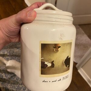 Raydon dog treat container